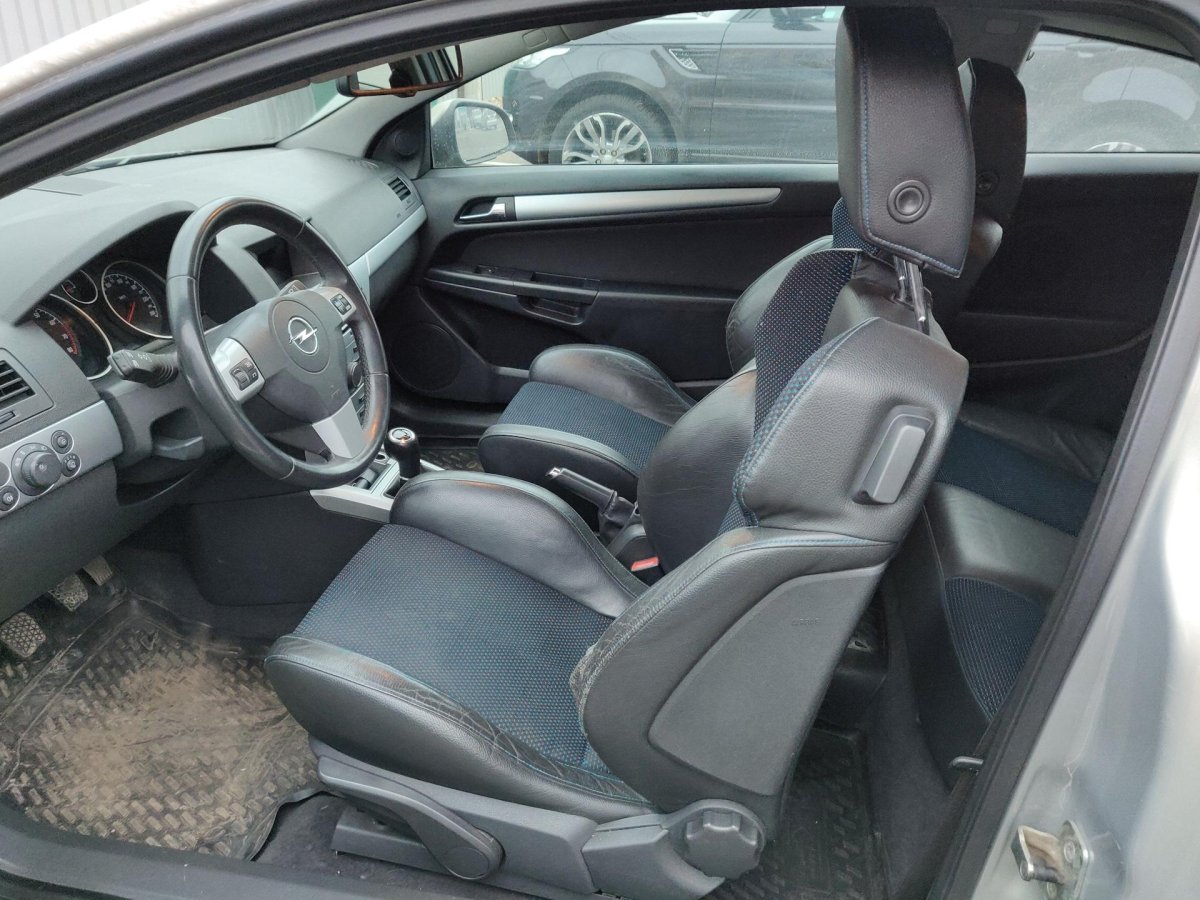 Опель Астра купе 2007 салон