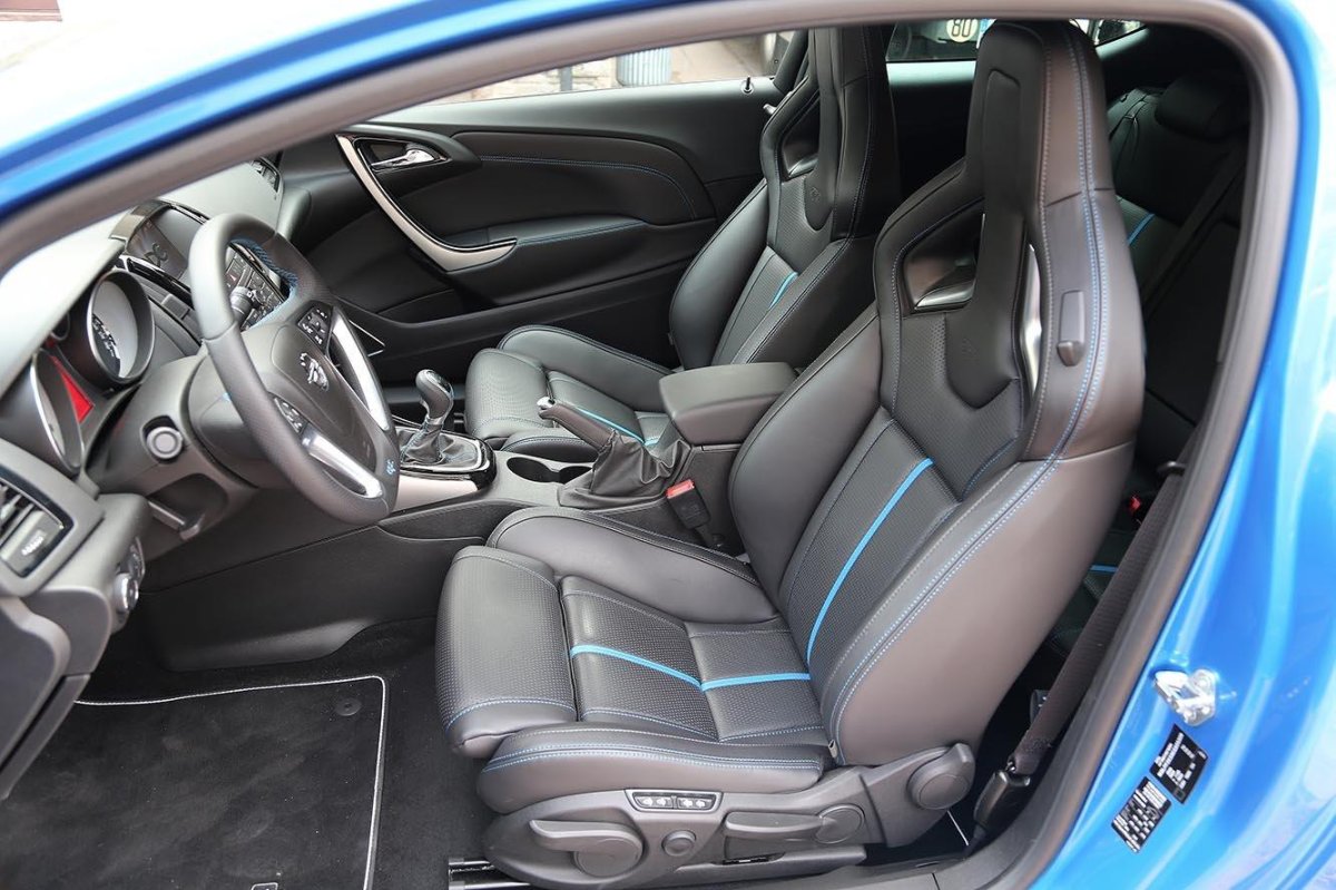 Опель Астра j OPC салон