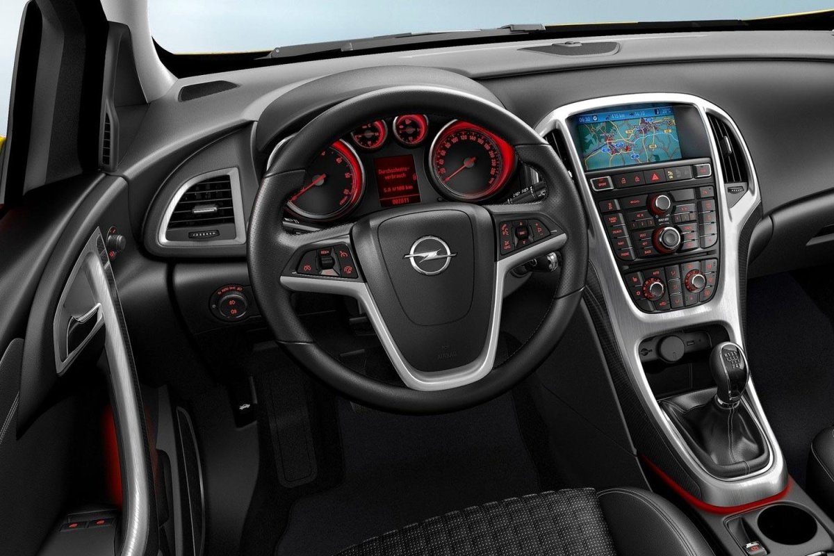 Opel Astra GTC 2012 салон