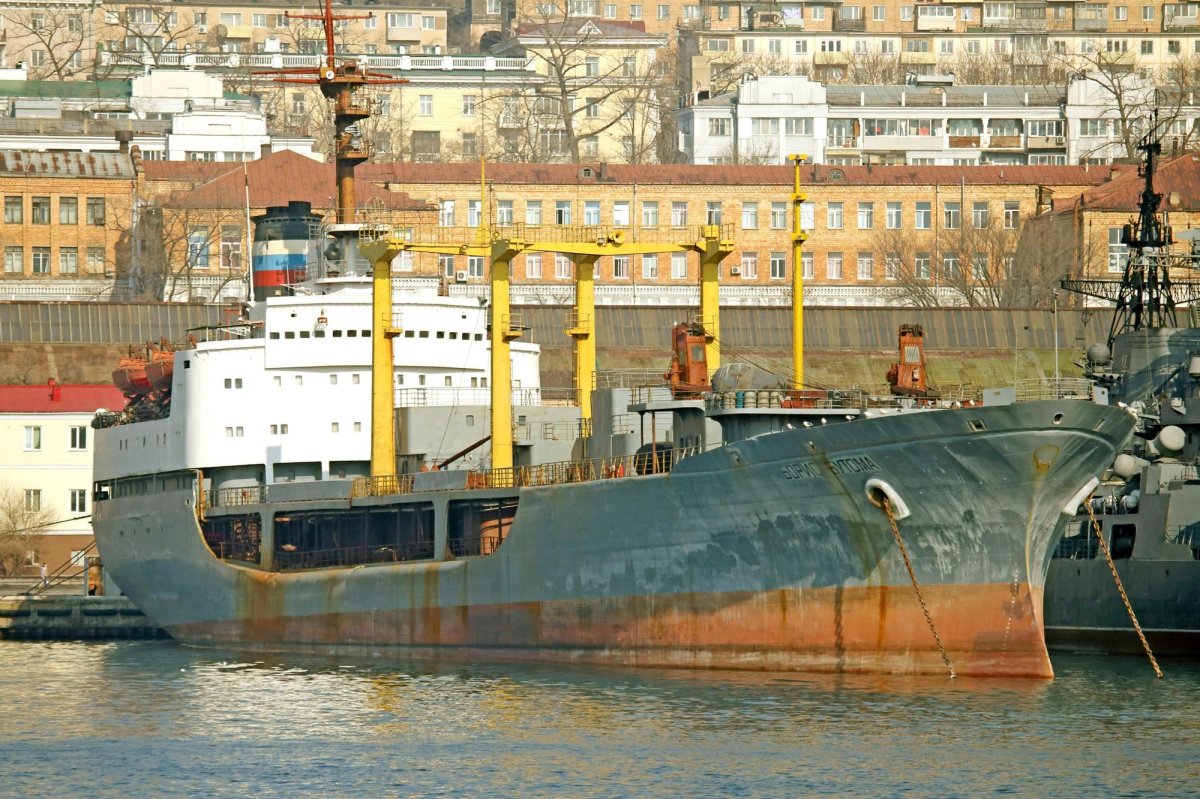 Морской танкер Борис Бутома