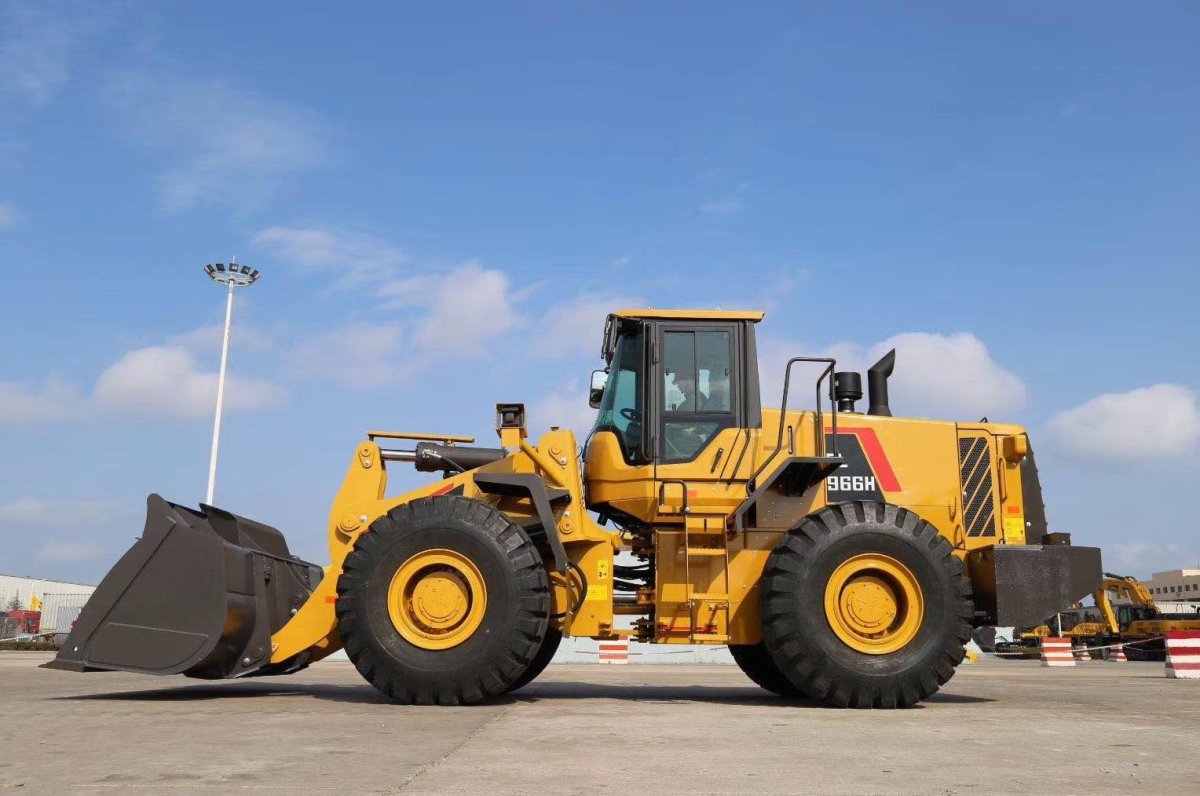 Погрузчик фронтальный Ловол 966