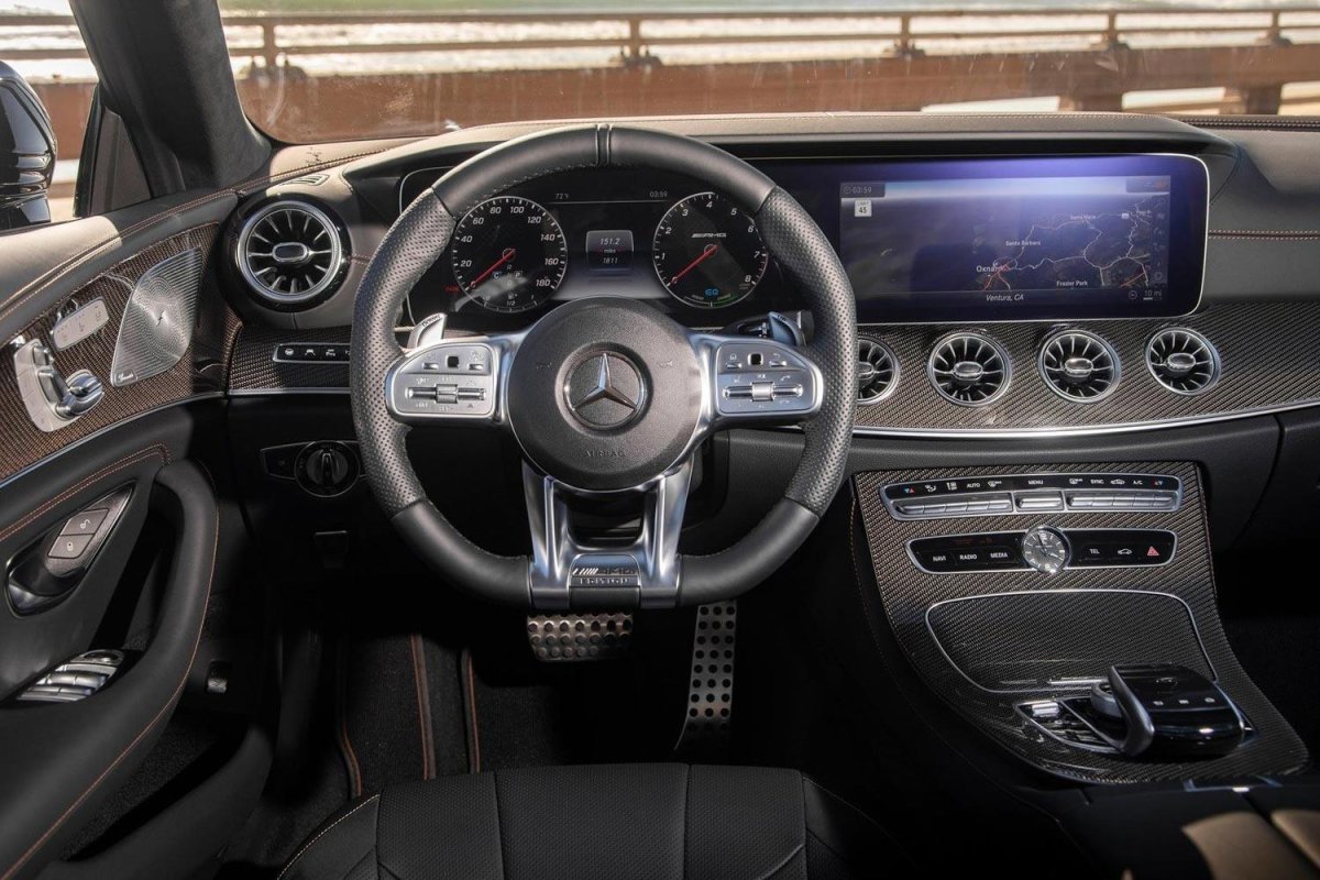 Мерседес ЦЛС 63 АМГ салон