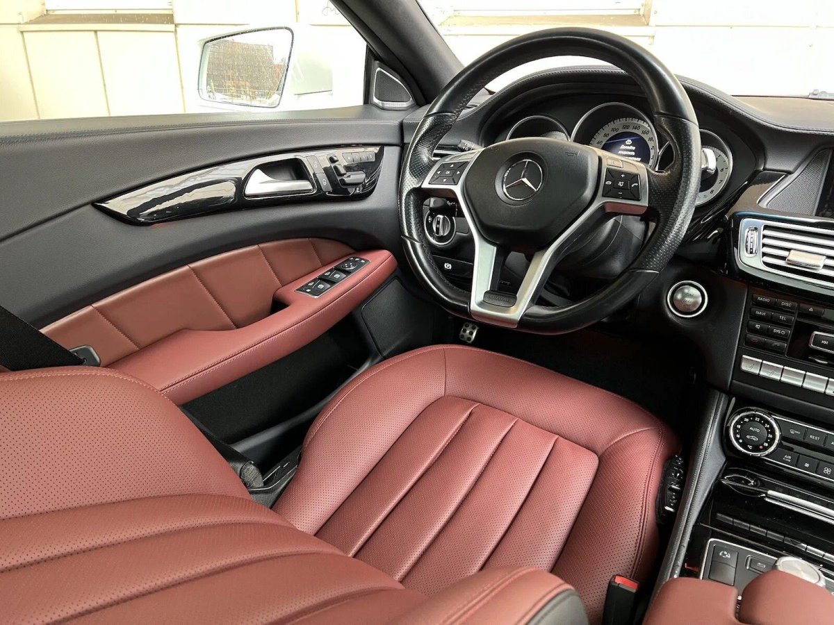 Салон перетянутый Мерседес CLS