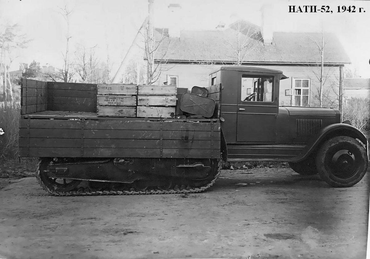 Поугусеничный вездеход Ситроен жёлтый рейд