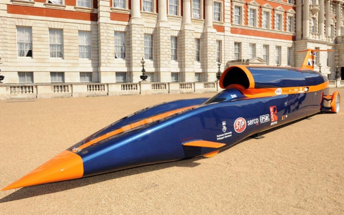 Машина Bloodhound SSC