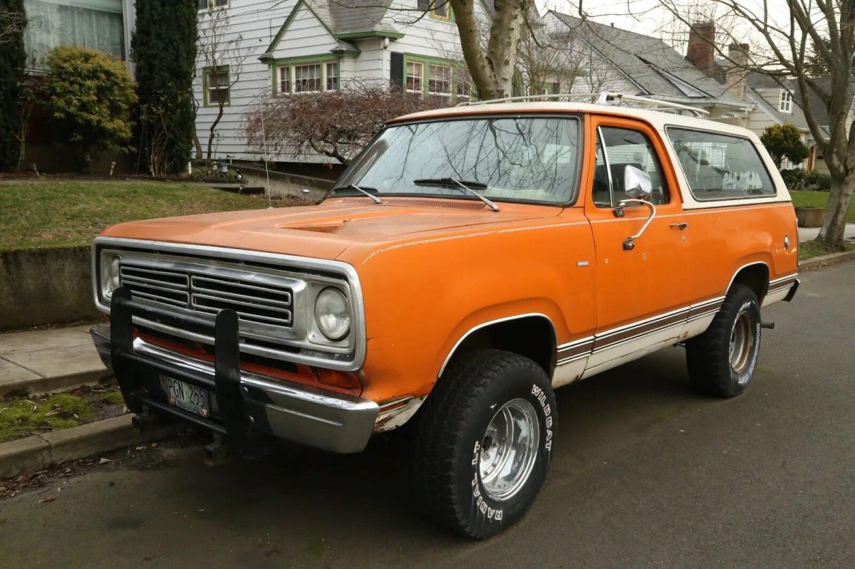 Plymouth Duster 1975