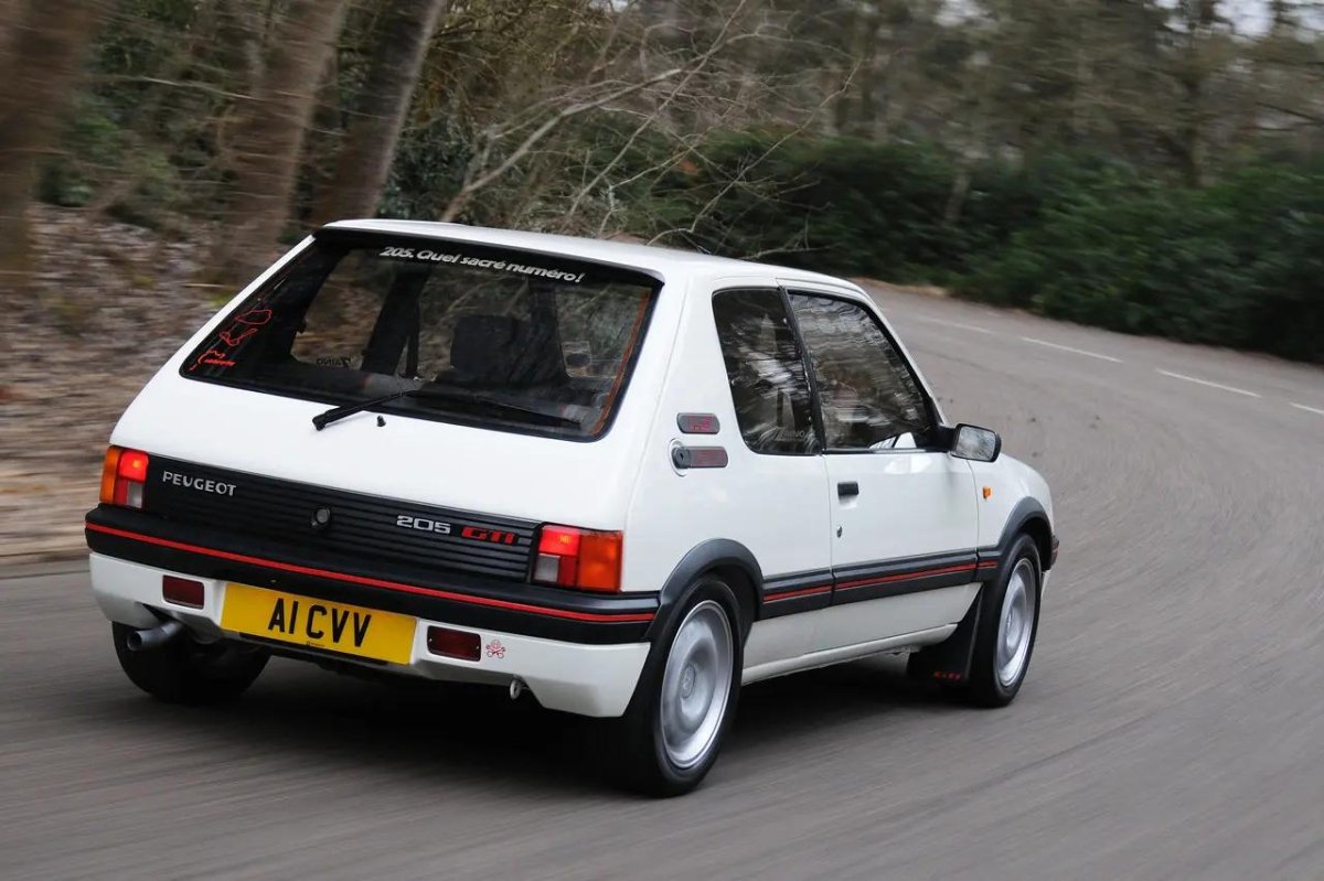 Peugeot 205 mi16