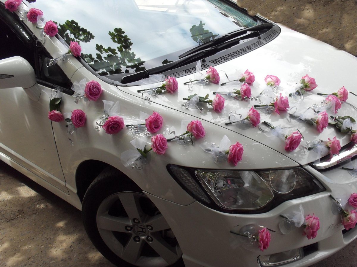 Украшение свадебного авто
