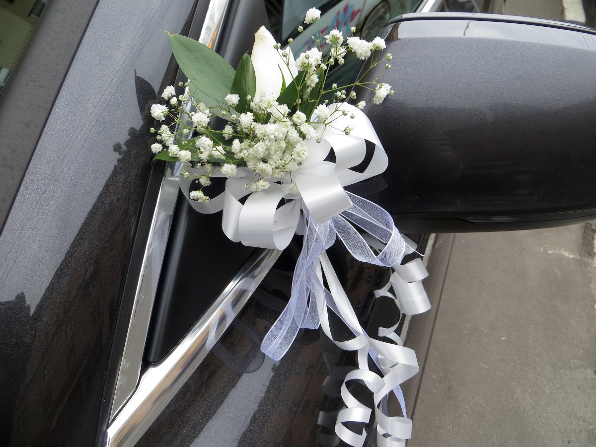 Украшения на зеркала свадебных машин