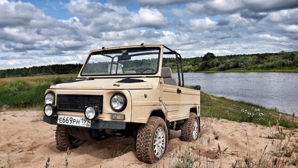 ЛУАЗ 969 четырехдверный