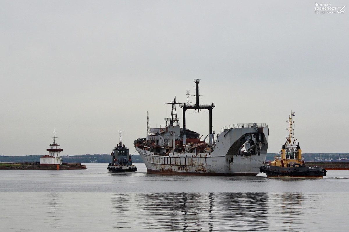 Спасательное судно Карпаты