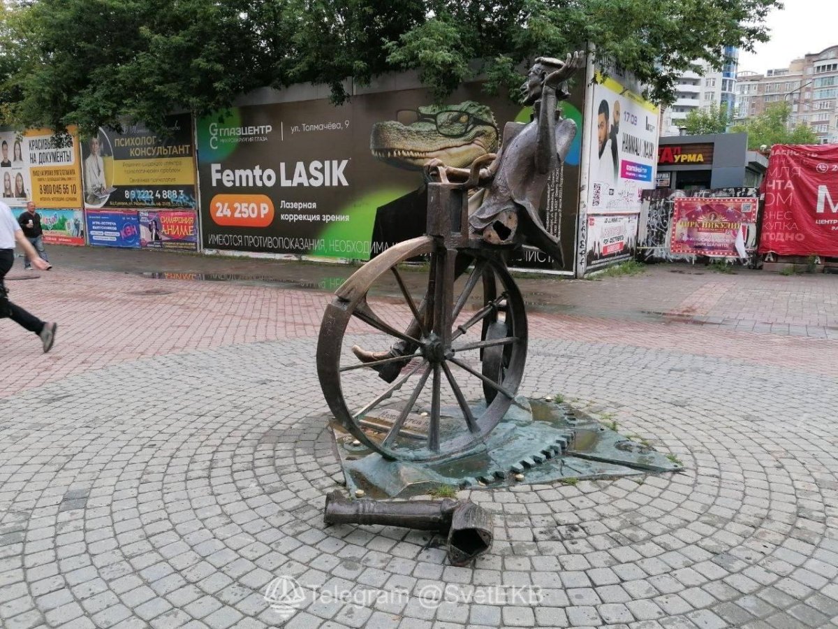 Памятник изобретателю велосипеда Ефиму Артамонову