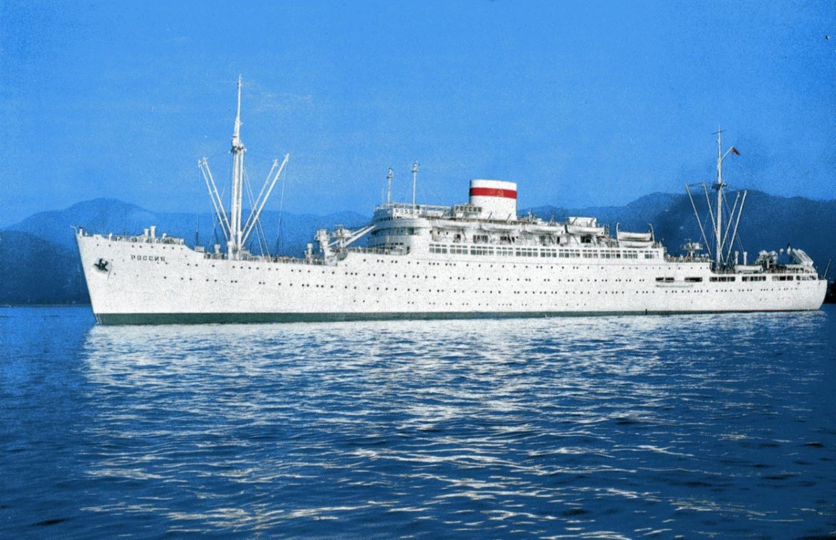 Дизель электроход Адмирал Нахимов