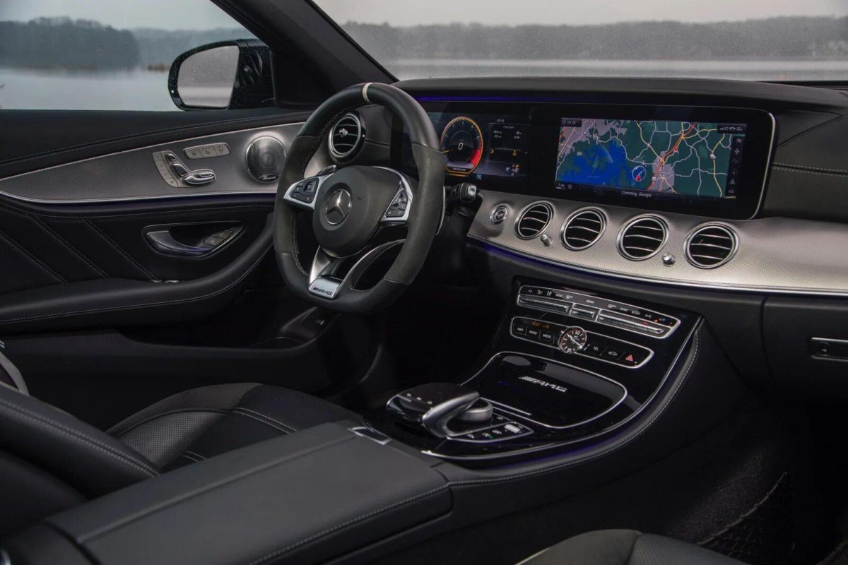 Мерседес АМГ Е 63 S салон