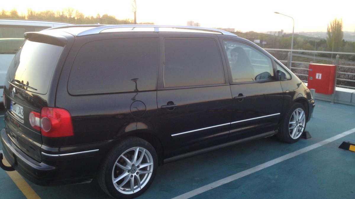 Фольксваген Шаран 2002 черный