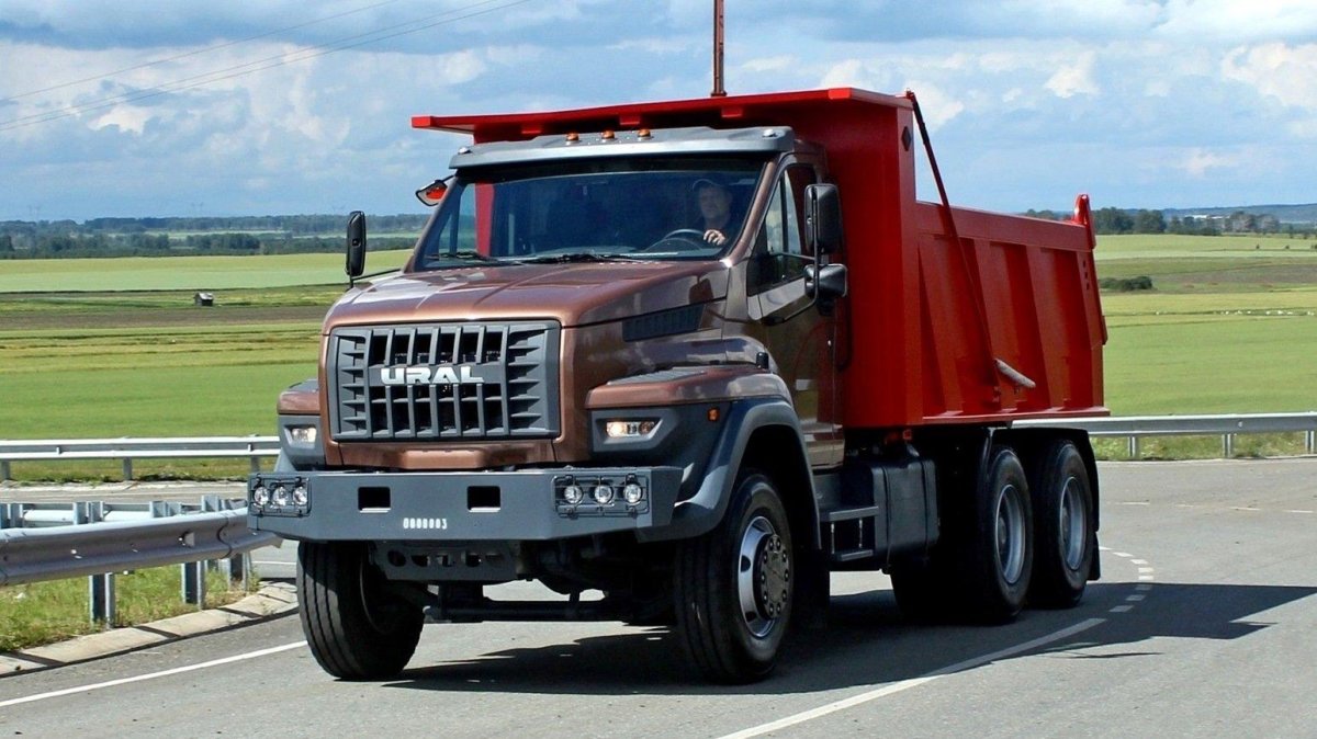 Урал Некст шоссейный самосвал