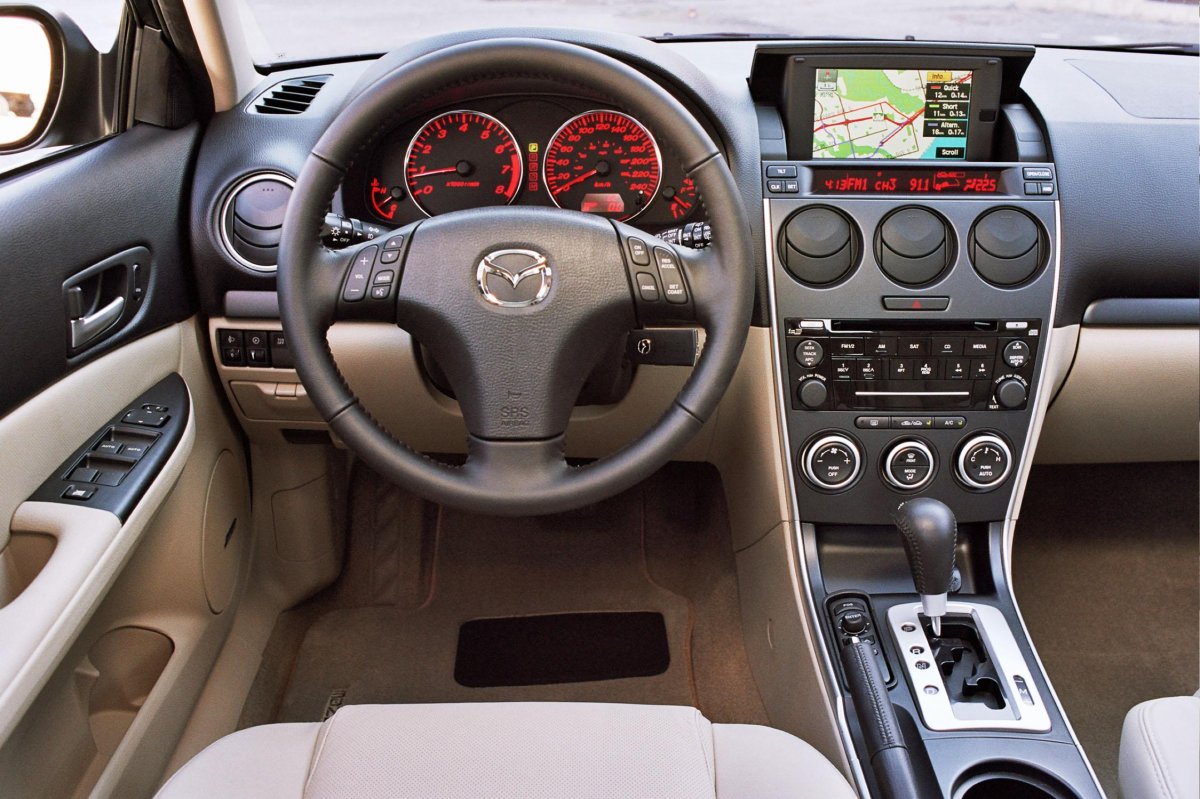 Мазда 6 2008 года салон