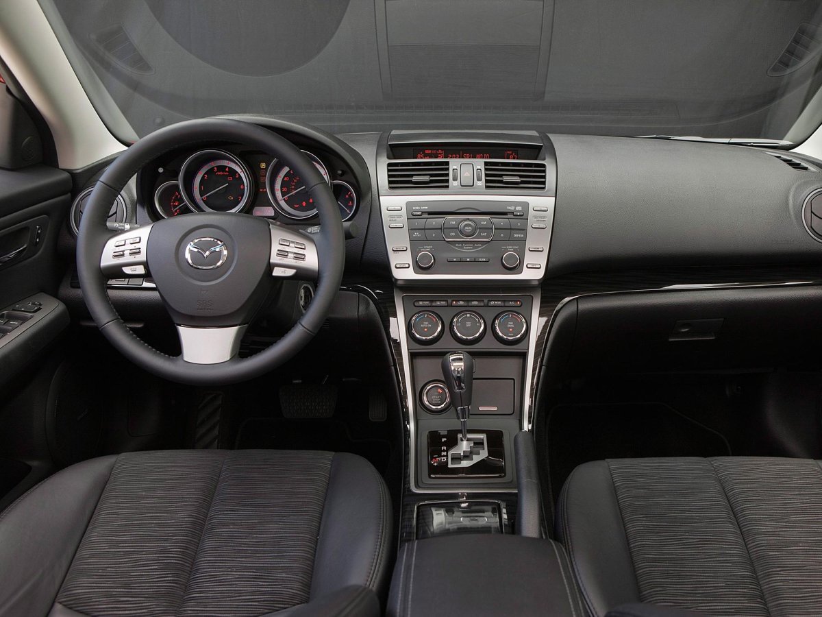 Мазда 6 GH салон