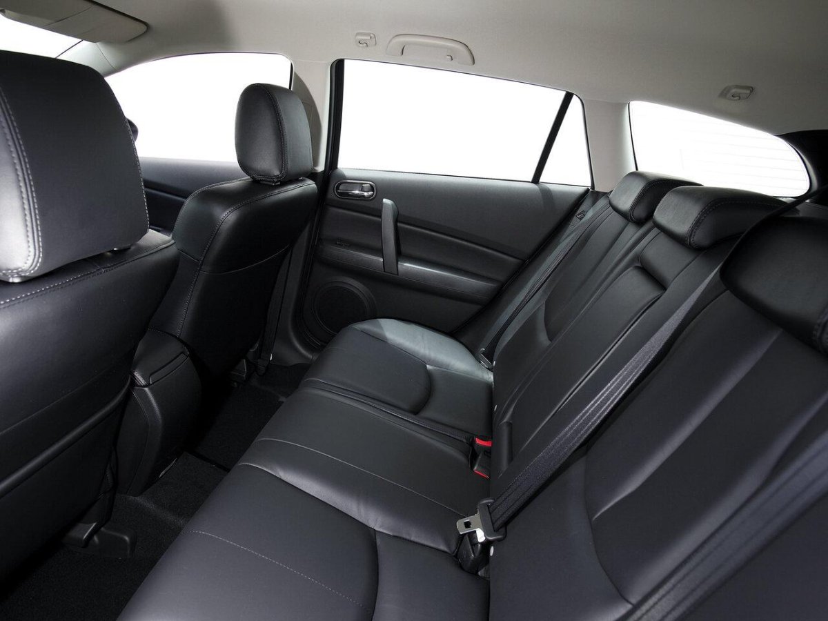 Мазда 6 салон сзади