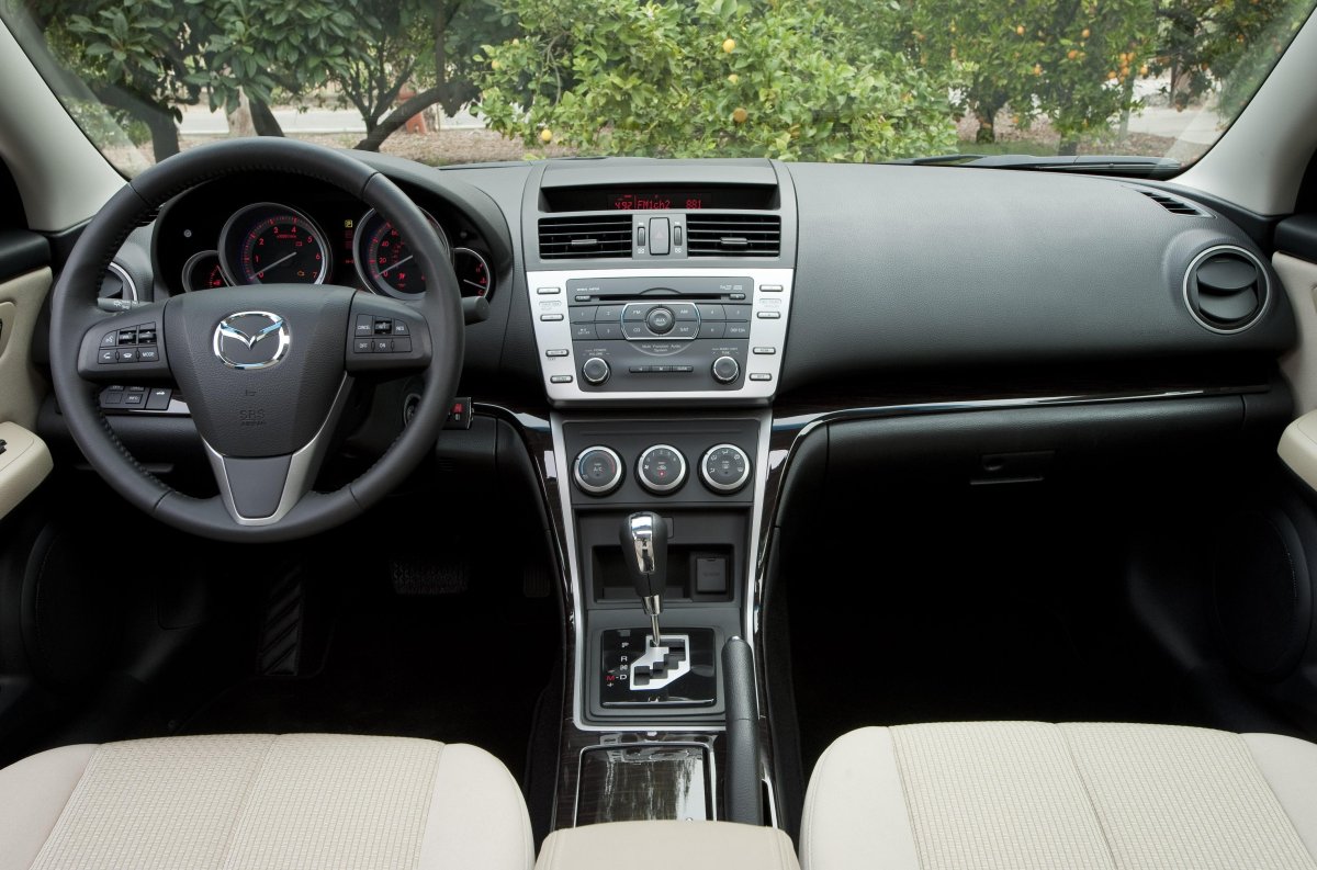 Мазда 6 2011 салон