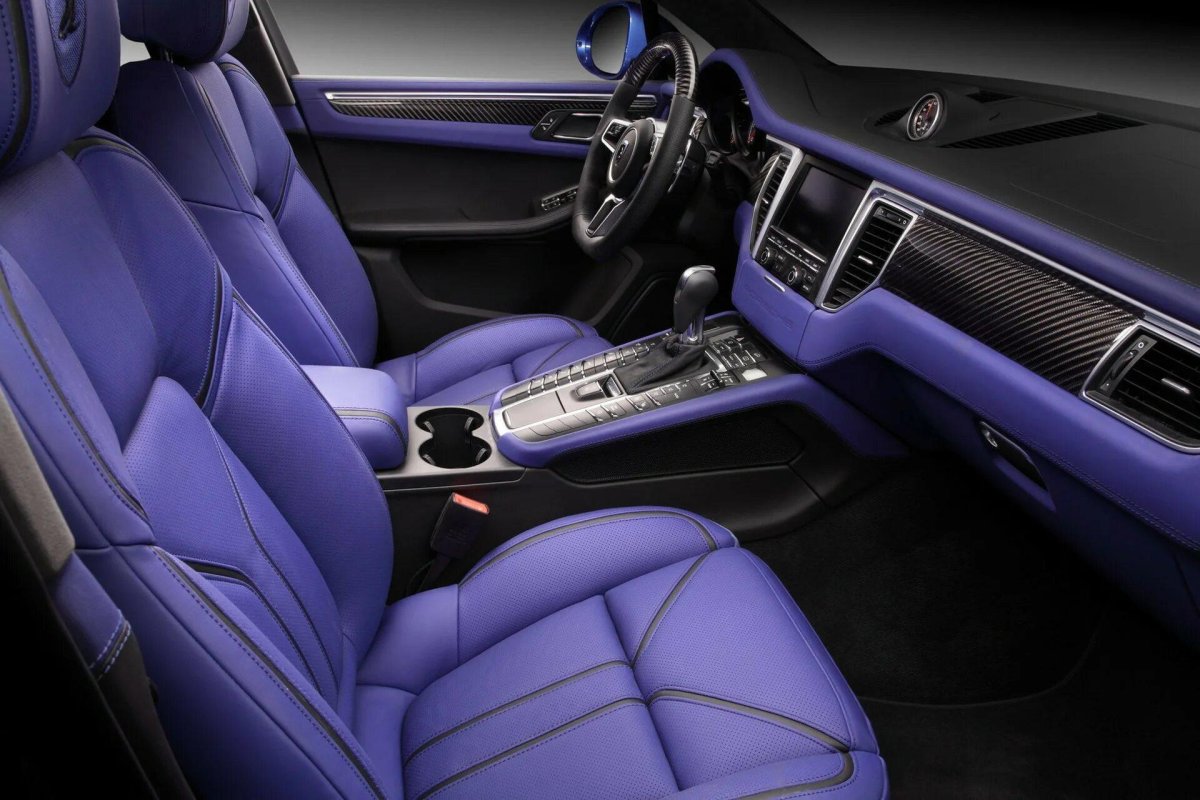 Машина Porsche Macan салон