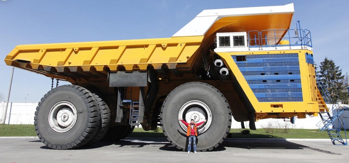 Карьерный самосвал БЕЛАЗ-75710