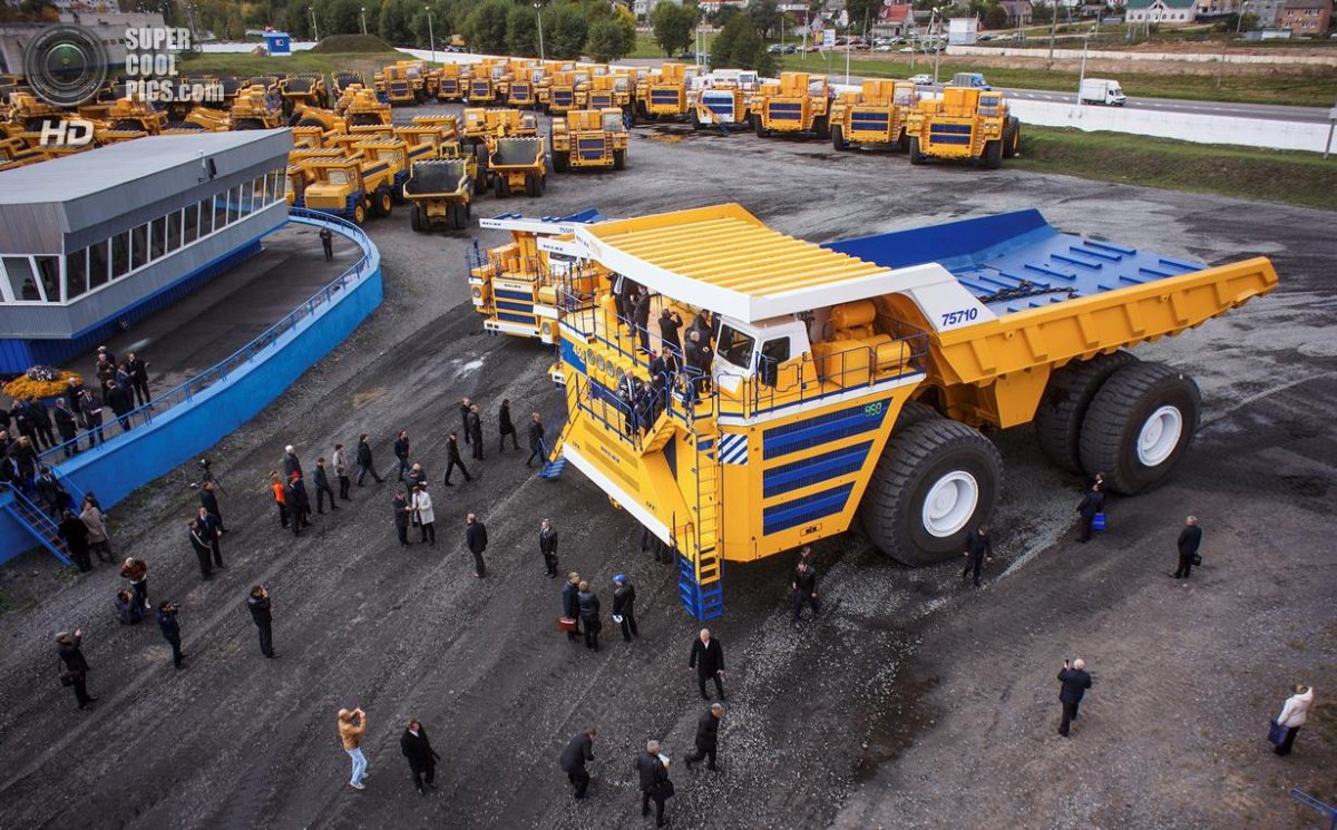 Карьерный самосвал БЕЛАЗ-75710