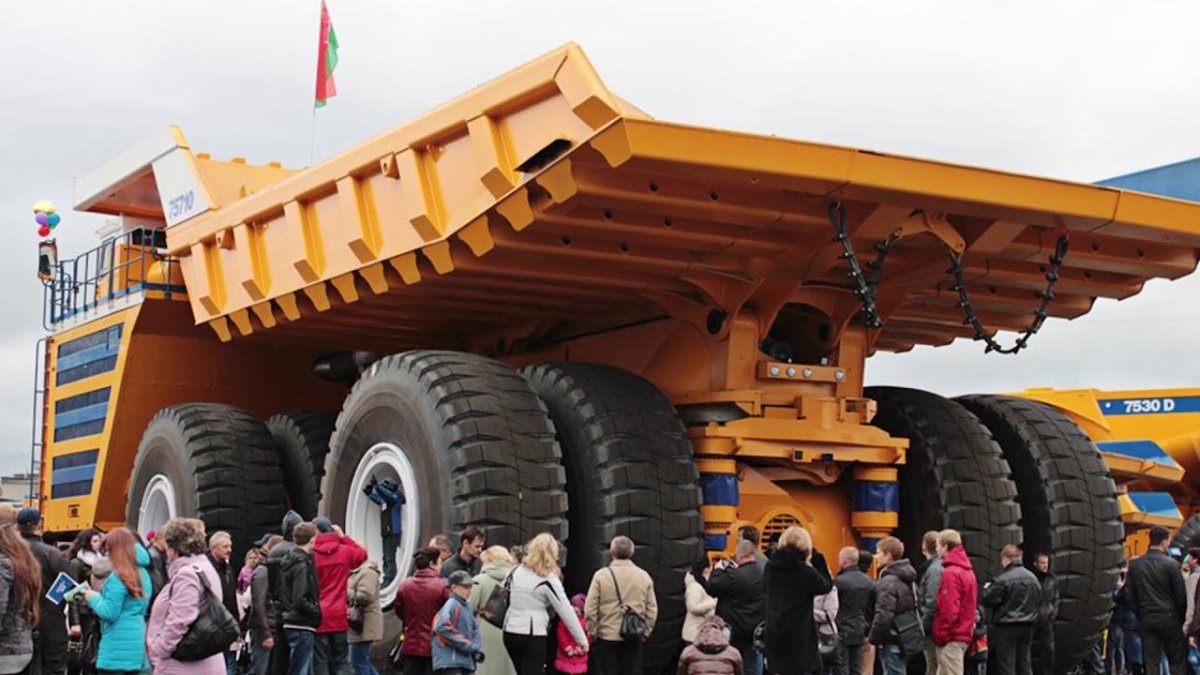 БЕЛАЗ-75710 самосвал