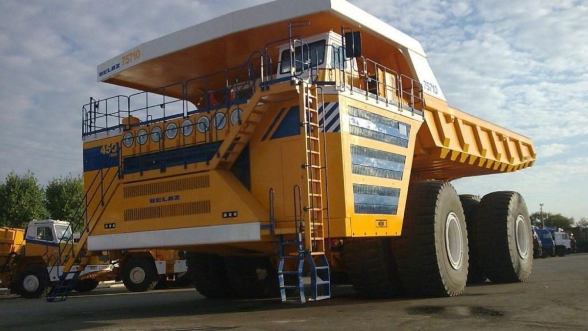 БЕЛАЗ-75710 самосвал