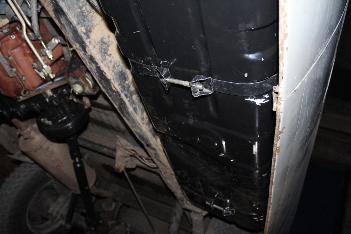 Крепление топливного бака УАЗ 3303