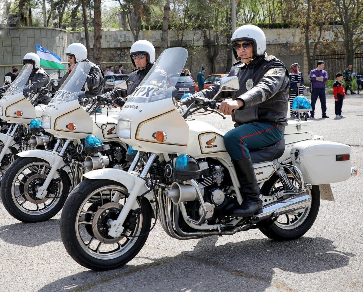 Мотоцикл на автостраде