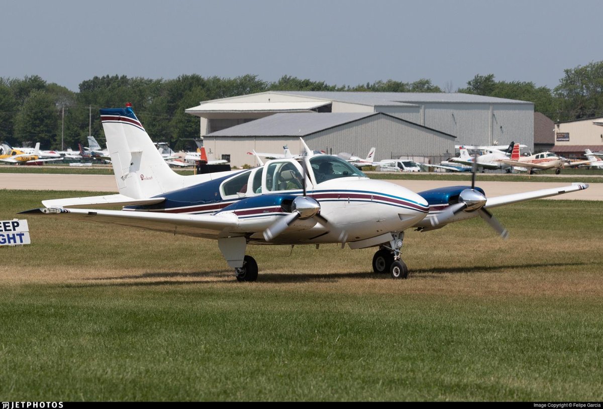 Beechcraft Baron 95b55