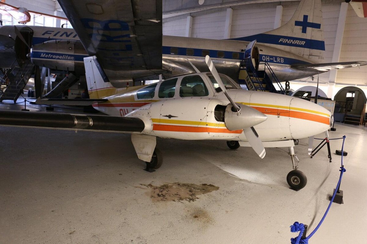 Beechcraft e55 Baron