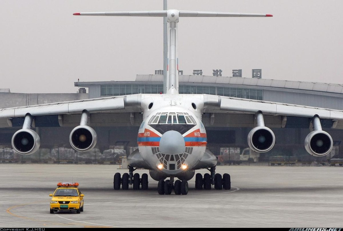 Самолёт ил-76 МЧС