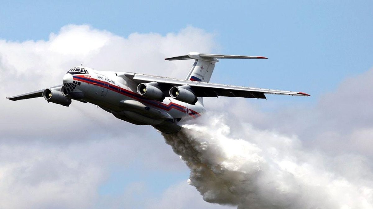 Пожарный самолет ил-76
