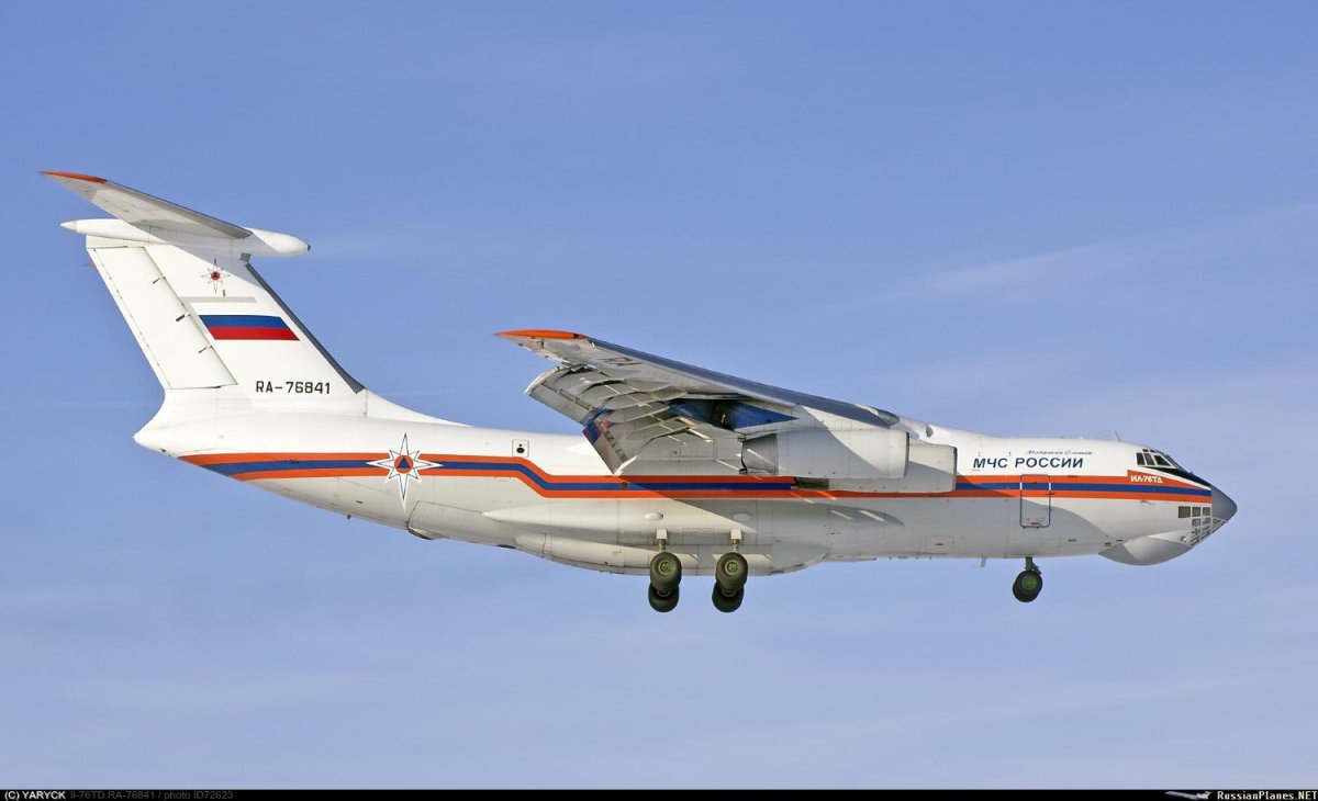 Самолёт ил-76тд МЧС России