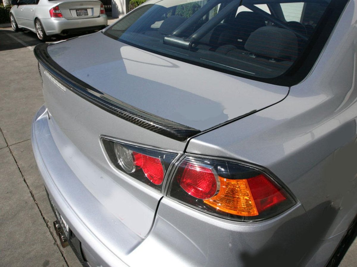 Лип спойлер Лансер 10