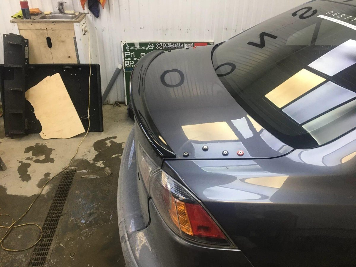 Лип спойлер на Митсубиси Лансер 10