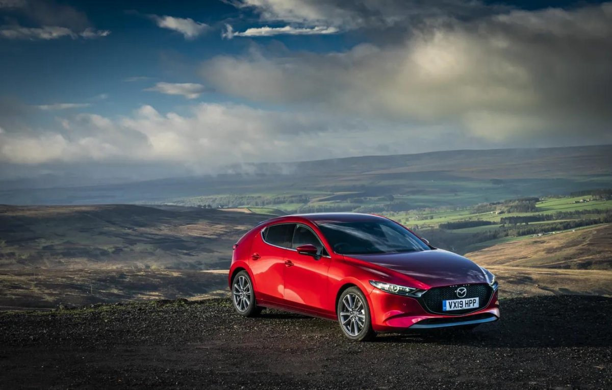 Мазда 3 красная 2020