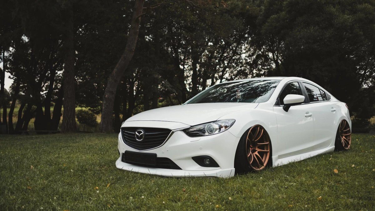 Мазда 6 белая