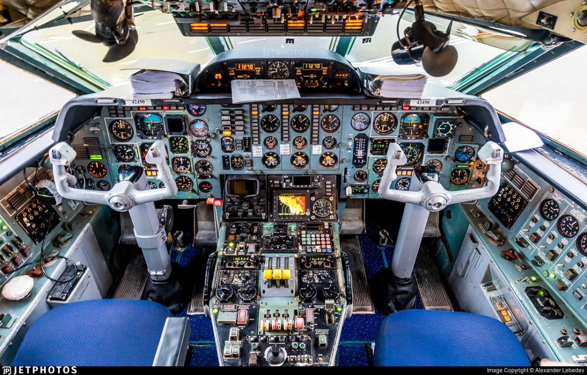 Як 42д кабина