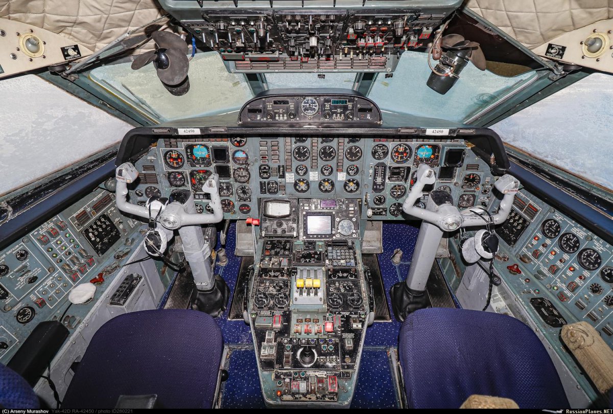 Як-42 кабина