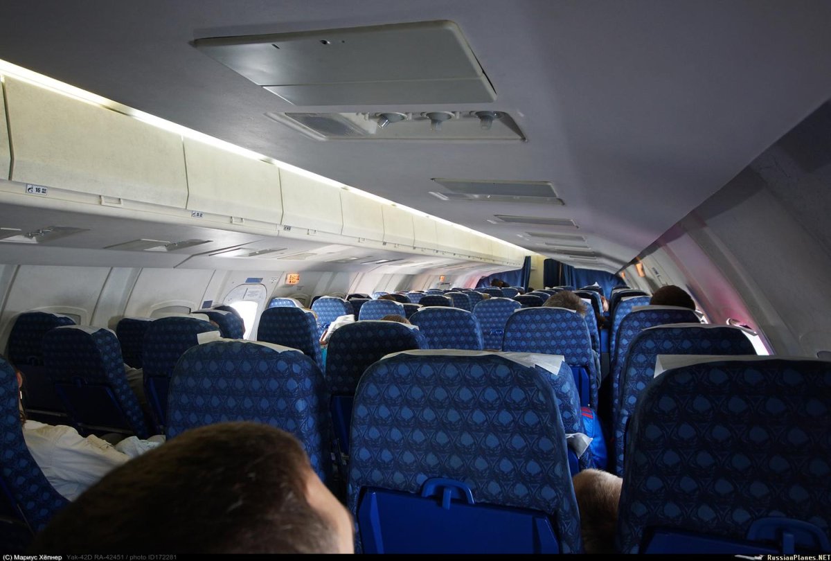 Як 42 салон Газпромавиа