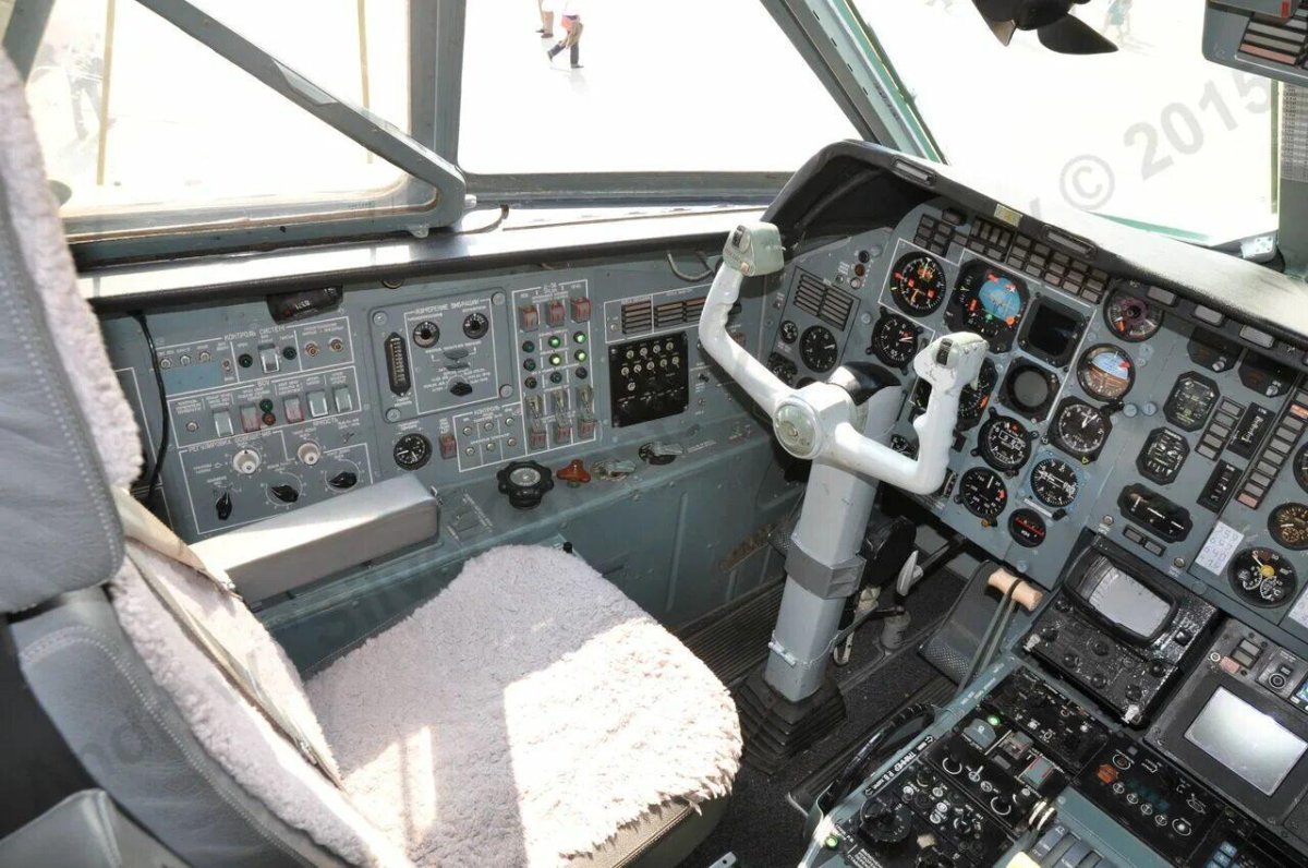 Як 42 кокпит