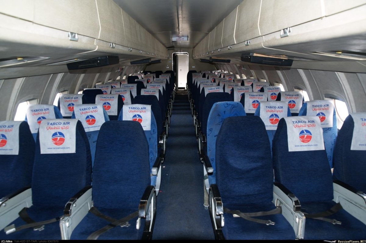 Як-42 пассажирский самолёт салон
