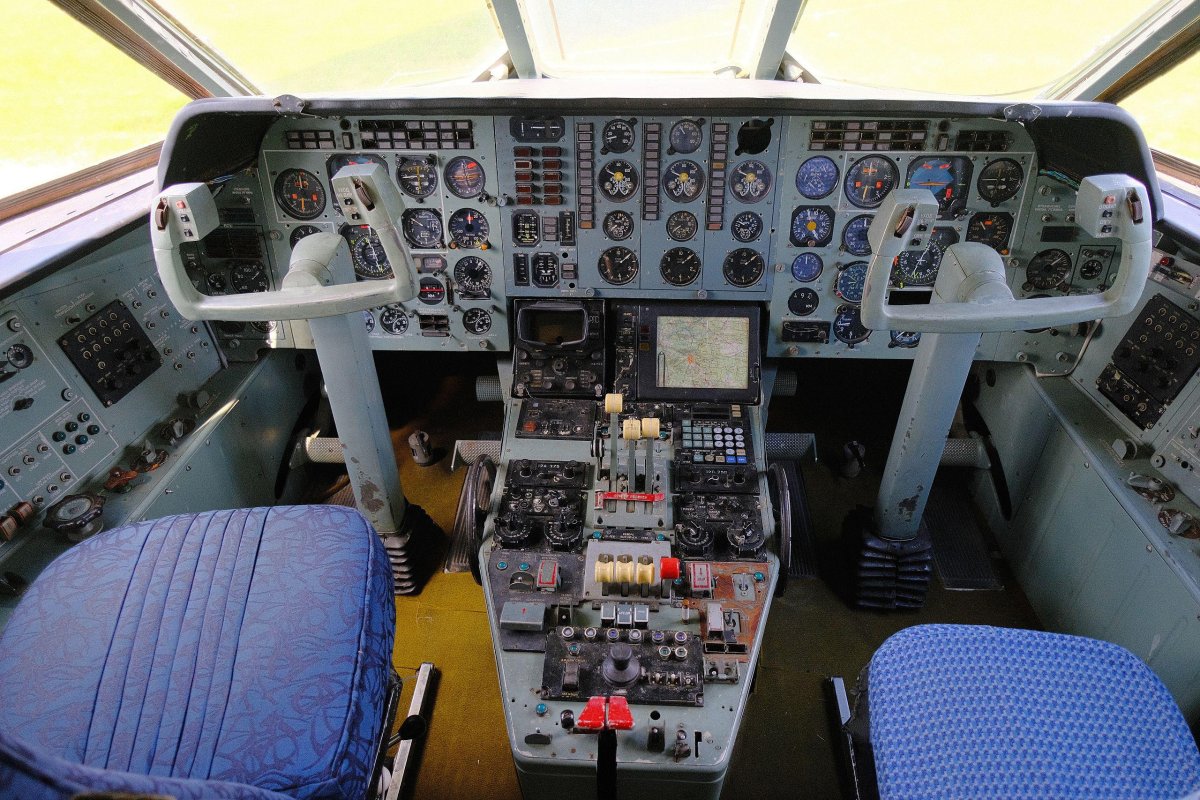 Як-42 кабина