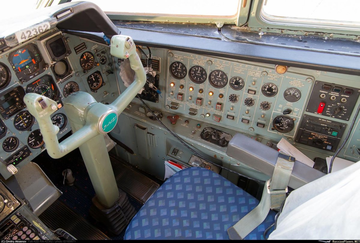 Як-42 кабина