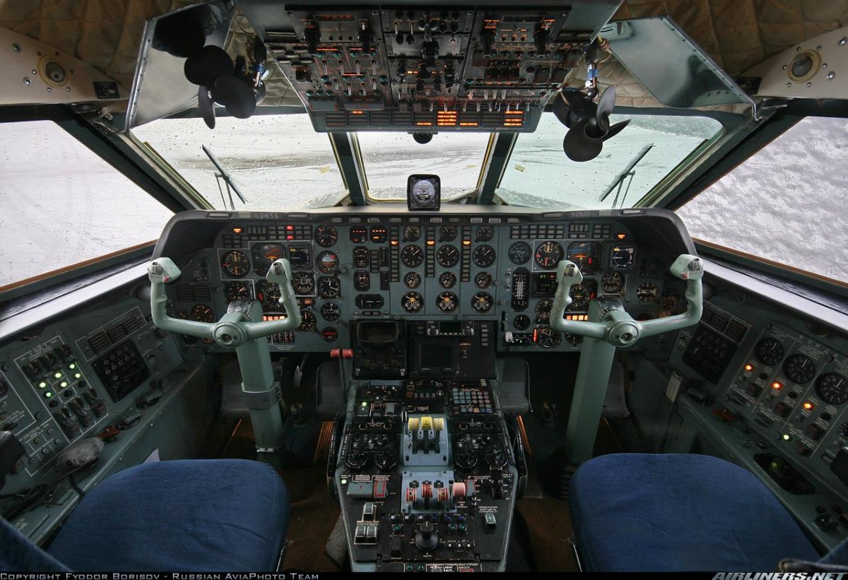 Як-42 кабина
