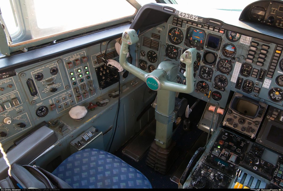 Як-42 кабина