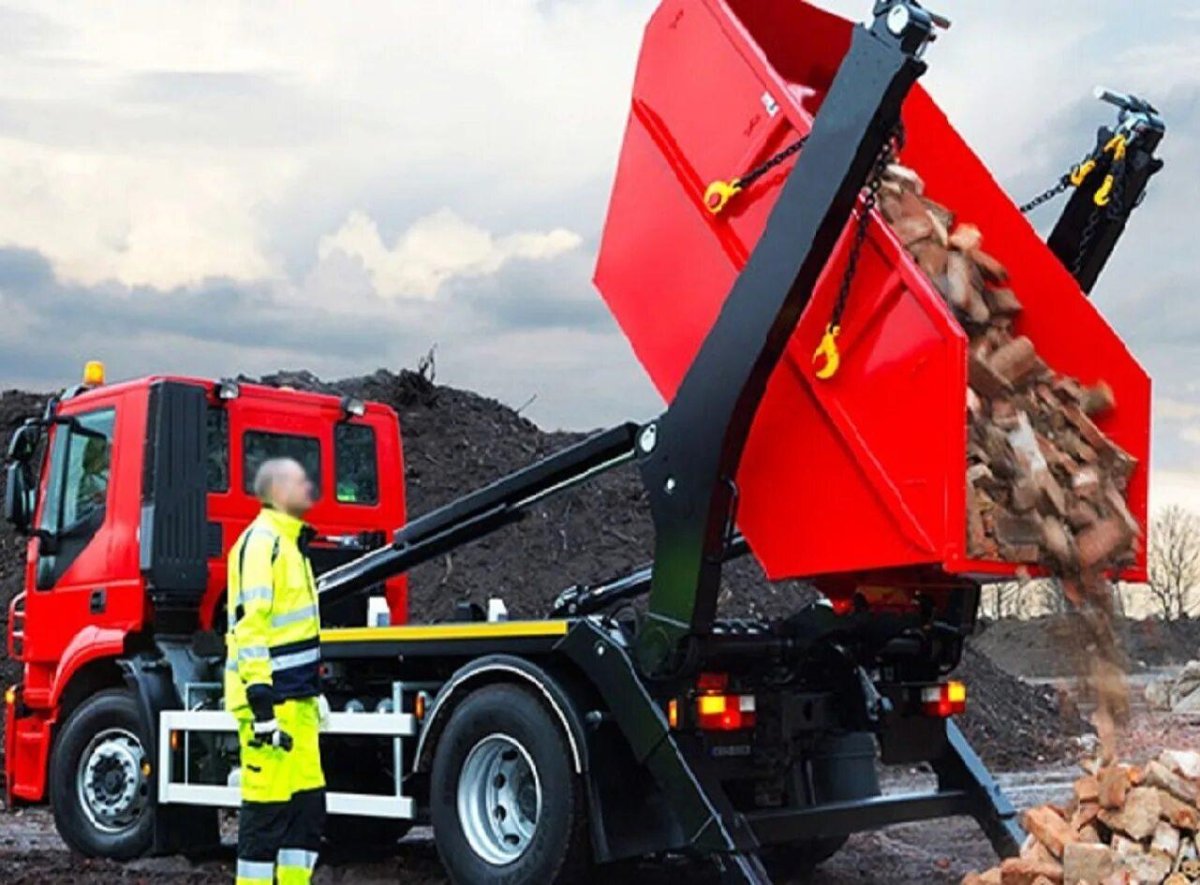 Машина со строительным мусором